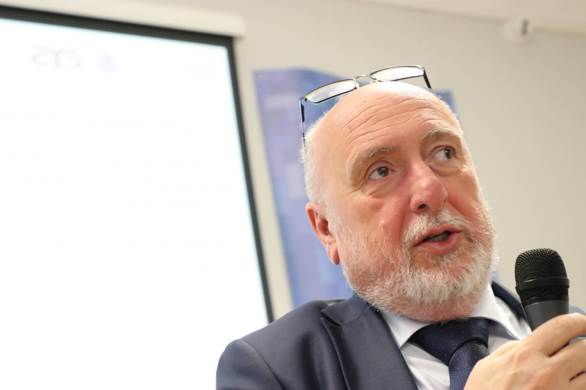  Проф. д.н. Милко Палангурски 